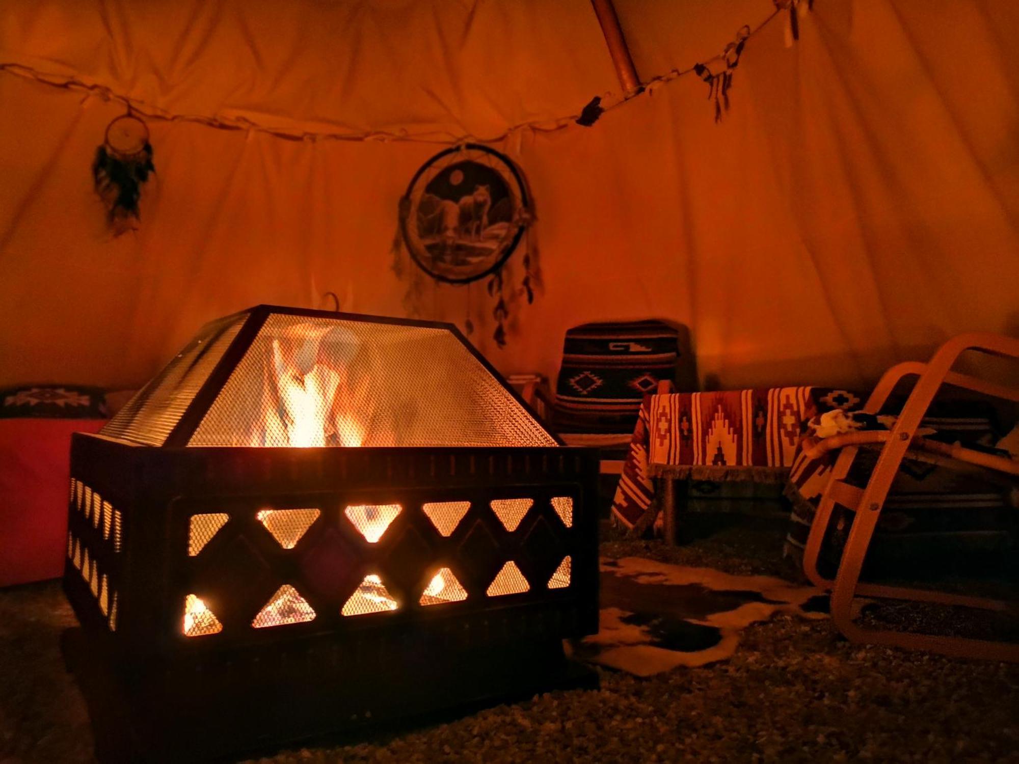 Teepee Camp Lounky Hotel Chodouny Eksteriør billede