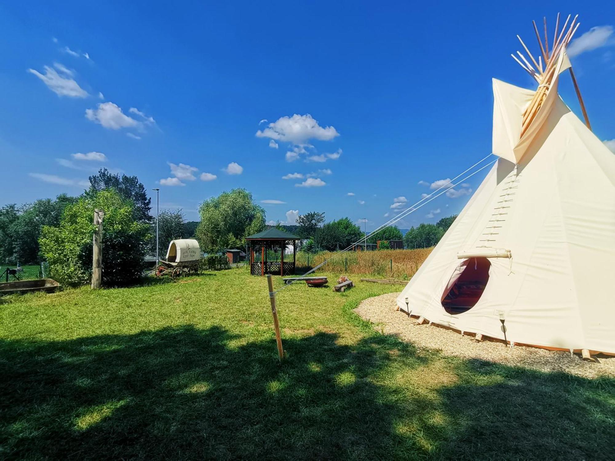 Teepee Camp Lounky Hotel Chodouny Eksteriør billede